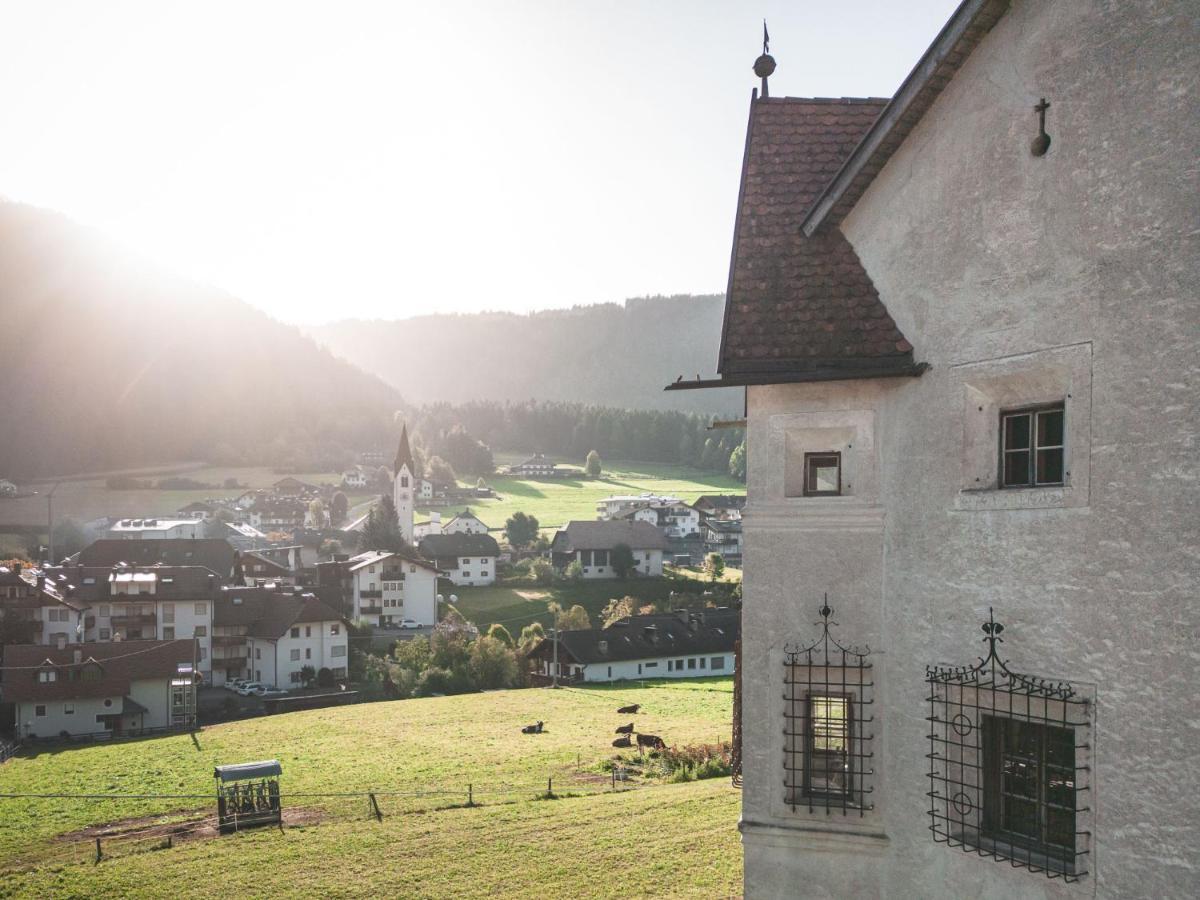 Ansitz Heufler Hotel Rasun di Sopra Exterior foto