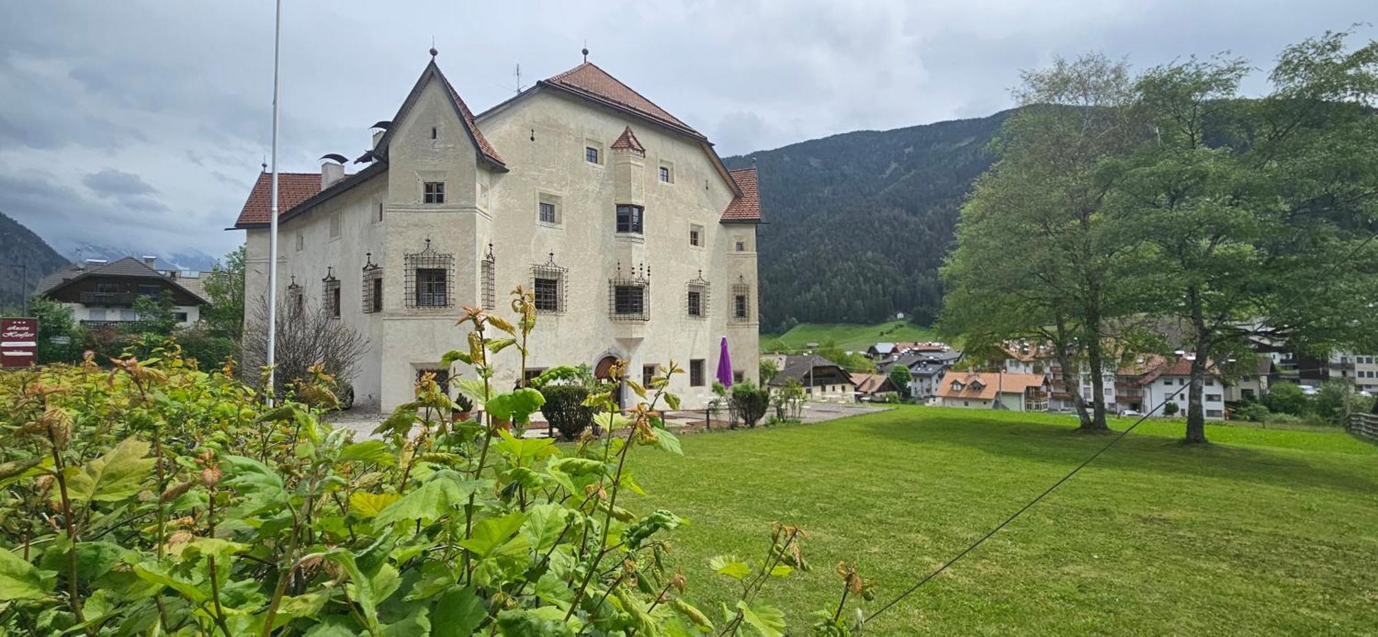 Ansitz Heufler Hotel Rasun di Sopra Exterior foto